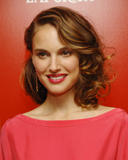 Natalie Portman se viste de Rojo